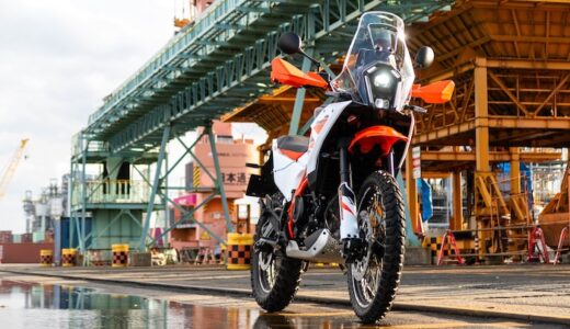 390AdventureR 雨上がりの写真